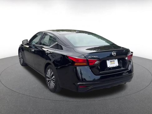 Used 2025 Nissan Altima 2.5 SV FWD image 10