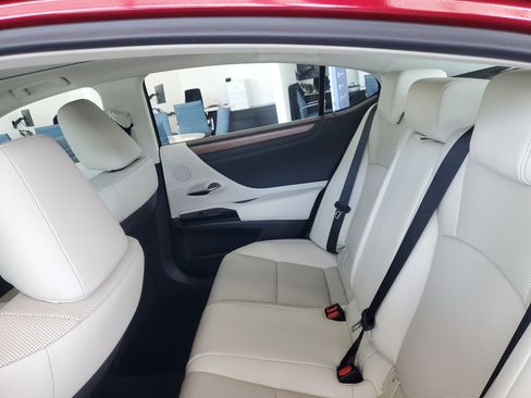 Used 2025 Lexus ES 350 w/ Premium Package image 11