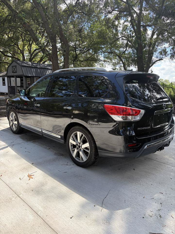 Used 2015 Nissan Pathfinder Platinum FWD image 5