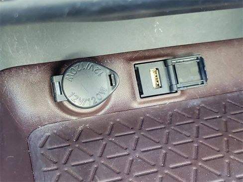 Used 2020 Toyota RAV4 Limited image 30