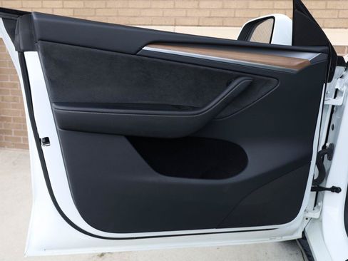 Used 2023 Tesla Model Y AWD image 11