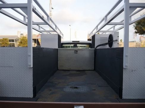 Used 2008 Ford F550 2WD Regular Cab Super Duty image 12