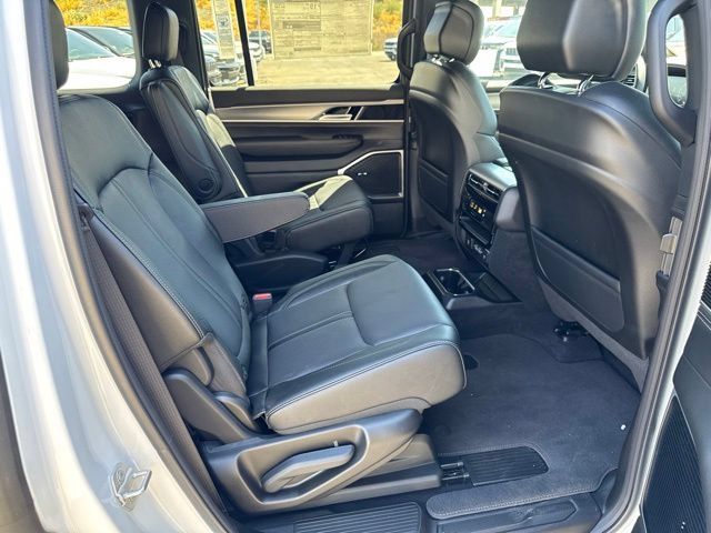 New 2026 Jeep Grand Wagoneer Limited AWD/4WD image 31
