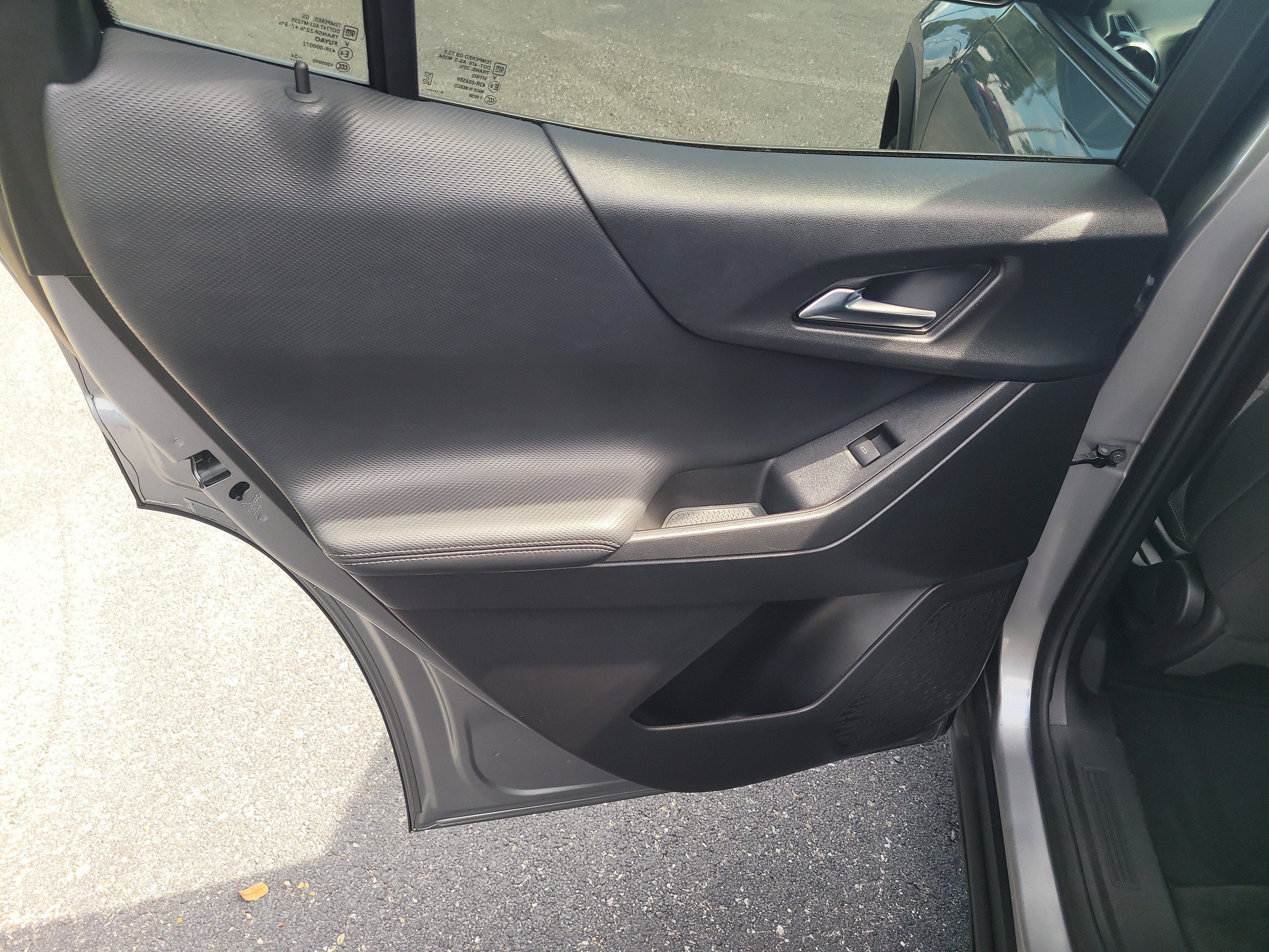 Used 2025 Chevrolet Equinox LT w/ Safety and Technology Package FWD image 13