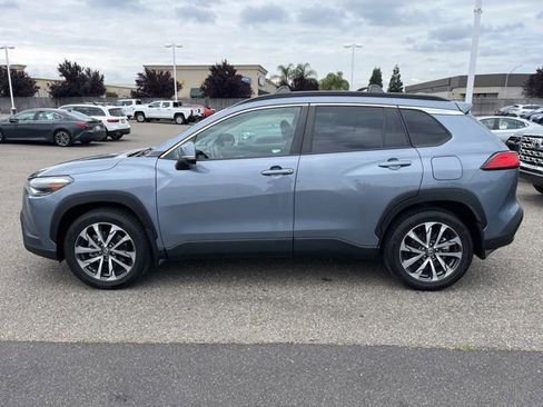 Used 2022 Toyota Corolla Cross XLE w/ Convenience Package AWD/4WD image 8