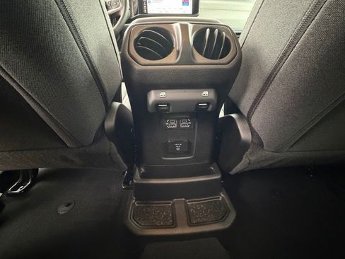 Certified 2025 Jeep Wrangler Unlimited Sahara w/ Safety Group AWD/4WD image 32