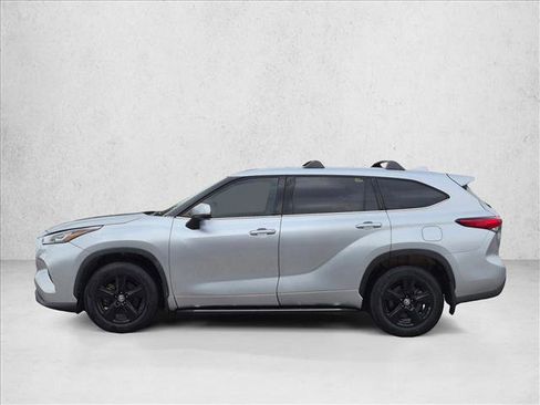 Used 2020 Toyota Highlander LE FWD image 8