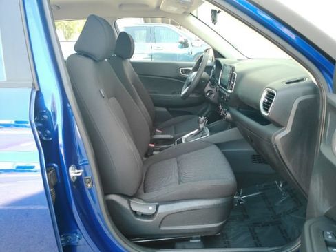 Used 2023 Hyundai Venue SE FWD image 19