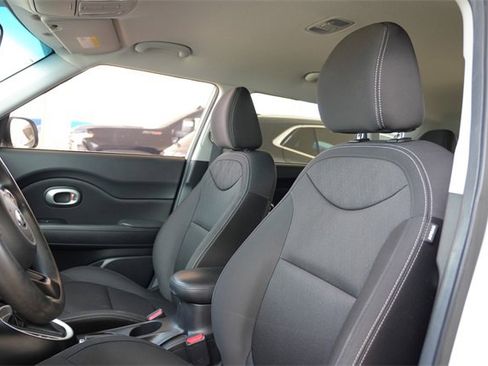 Used 2016 Kia Soul image 18
