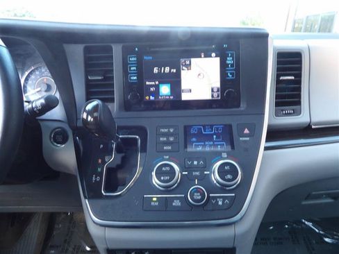 Used 2016 Toyota Sienna XLE w/ XLE Navigation Package FWD image 19