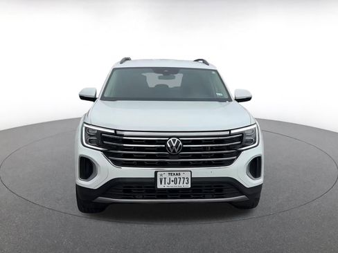 Used 2025 Volkswagen Atlas SE image 4