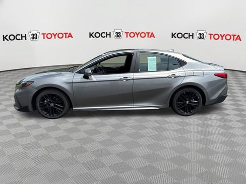 Used 2025 Toyota Camry SE FWD image 4