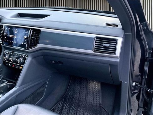 Used 2020 Volkswagen Atlas Cross Sport SEL image 18