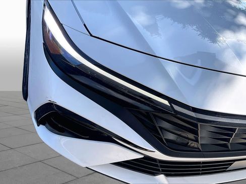 Certified 2025 Hyundai Elantra SEL FWD image 27