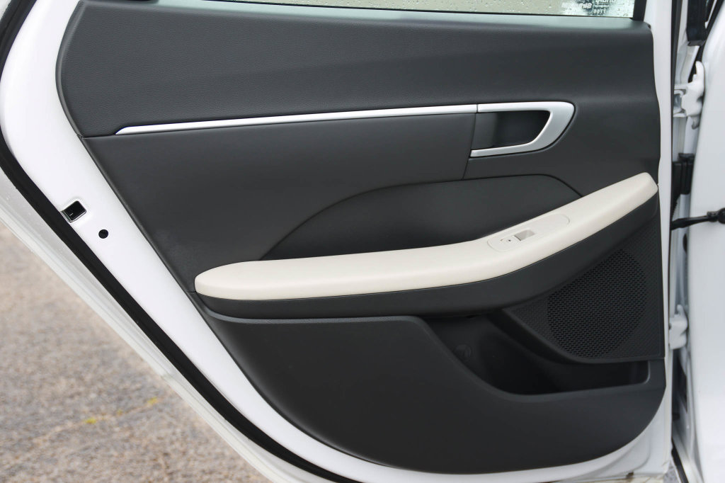 Used 2025 Hyundai Sonata SEL FWD image 11