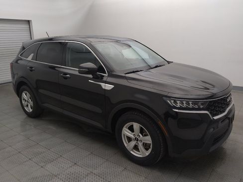 Used 2023 Kia Sorento LX FWD image 11