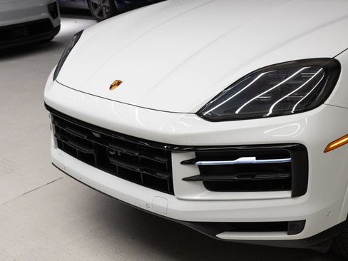 Certified 2026 Porsche Cayenne AWD/4WD image 31