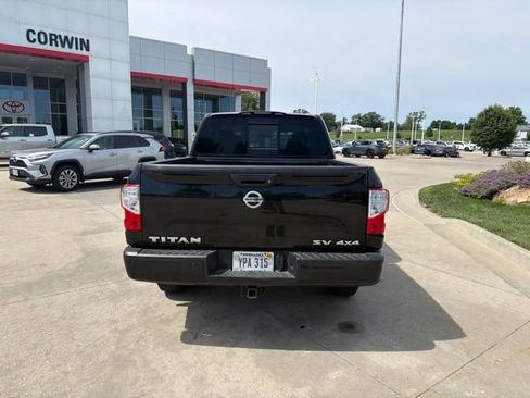 Used 2018 Nissan Titan SV w/ SV Convenience Package AWD/4WD image 5
