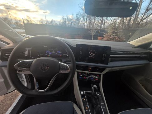 New 2026 Volkswagen Jetta SE FWD image 16
