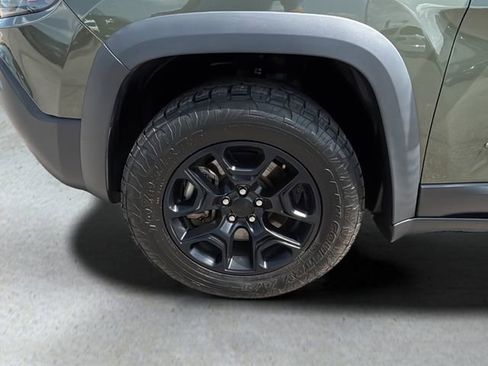 Used 2020 Jeep Cherokee Trailhawk w/ Comfort/Convenience Group AWD/4WD image 27