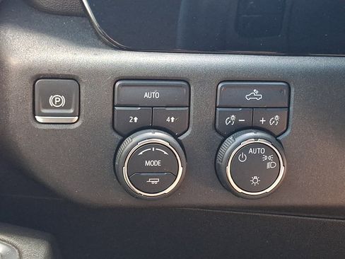 Used 2024 Chevrolet Silverado 1500 LT AWD/4WD image 28