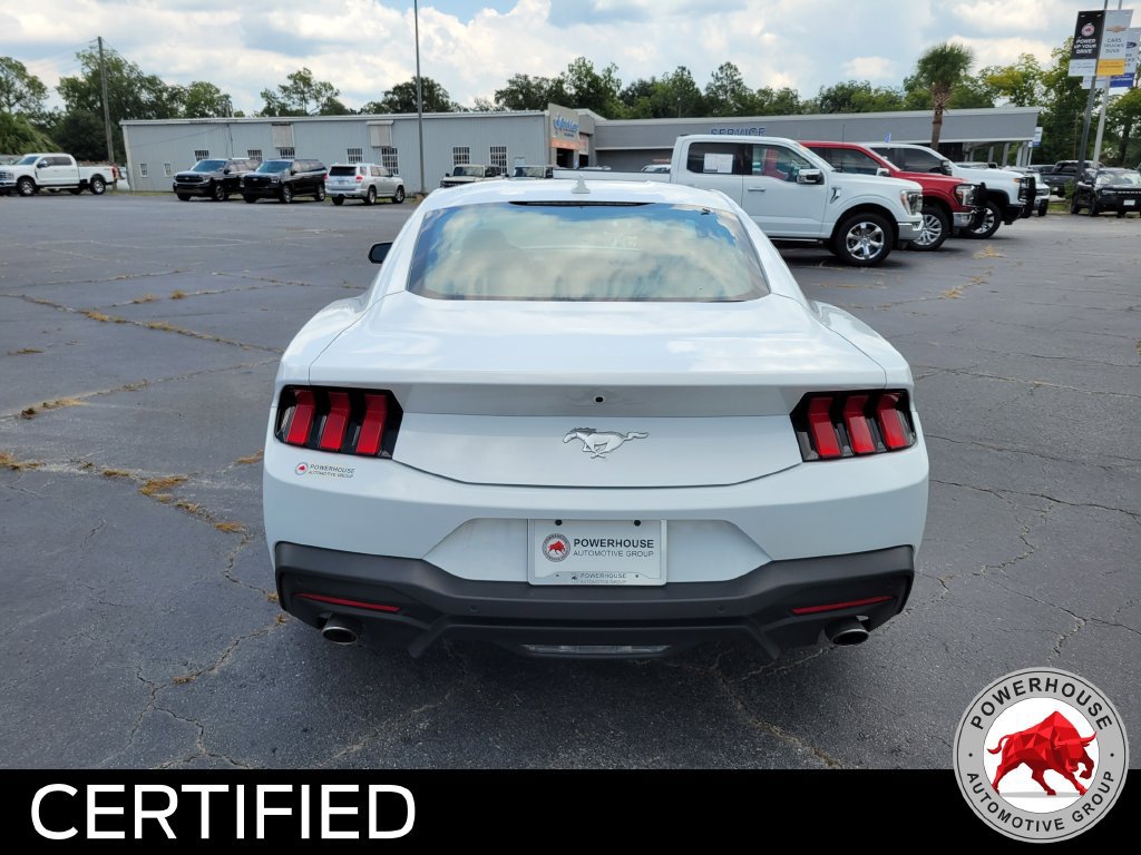Used 2025 Ford Mustang Coupe RWD image 5