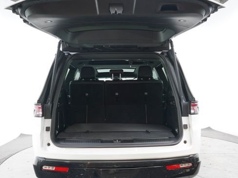 Used 2025 Jeep Wagoneer Series II w/ Premium Group I AWD/4WD image 16