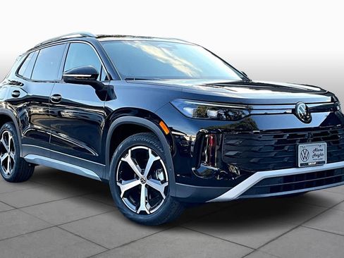 New 2026 Volkswagen Tiguan SE image 2