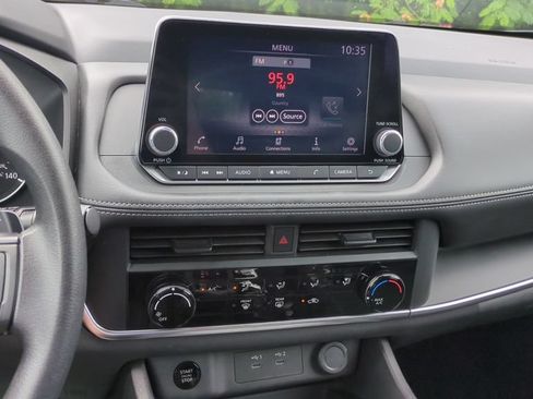 Used 2025 Nissan Rogue S AWD/4WD image 16