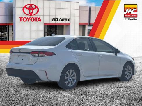 Used 2023 Toyota Corolla LE FWD image 5