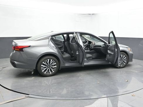 Used 2024 Nissan Altima 2.5 SV AWD/4WD image 32