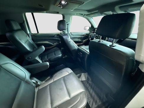 Used 2019 Chevrolet Suburban Premier AWD/4WD image 29