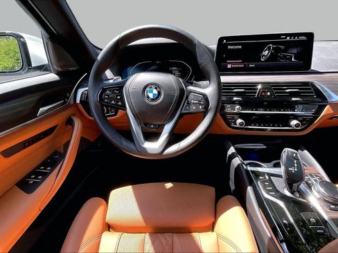 Used 2023 BMW 530i xDrive w/ Premium Package AWD/4WD image 5