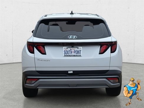 Certified 2026 Hyundai Tucson SE image 6