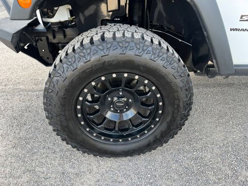 Certified 2018 Jeep Wrangler Sport S image 25