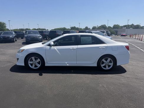 Used 2012 Toyota Camry SE w/ Convenience Pkg image 4