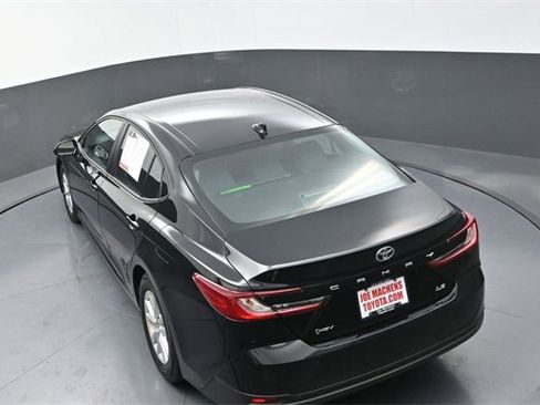Used 2025 Toyota Camry LE image 23