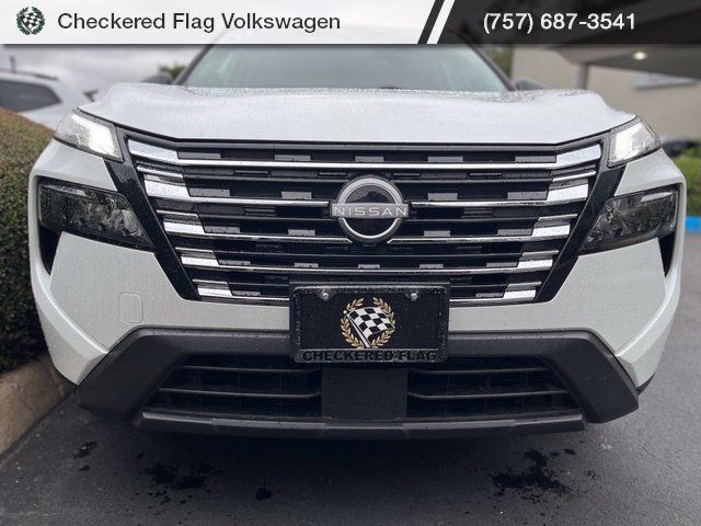 Used 2024 Nissan Rogue S AWD/4WD image 13