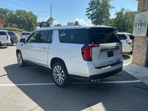 Used 2022 GMC Yukon XL Denali RWD image 3