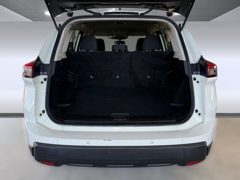 Used 2024 Nissan Rogue S FWD image 27