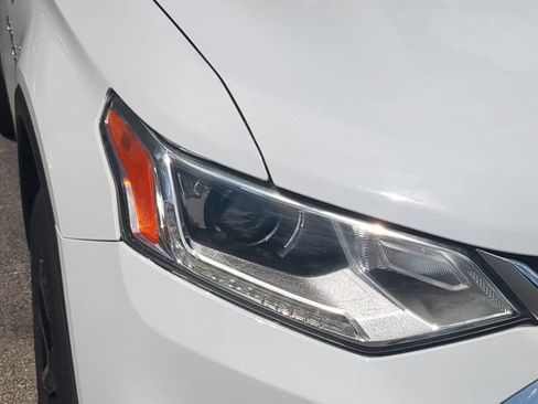 Used 2021 Chevrolet Traverse LT FWD image 10