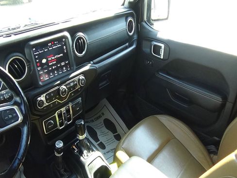 Used 2021 Jeep Gladiator Overland w/ Popular Equipment Package AWD/4WD image 15