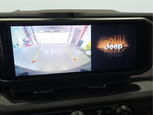 Used 2025 Jeep Wrangler Unlimited Sahara AWD/4WD image 17