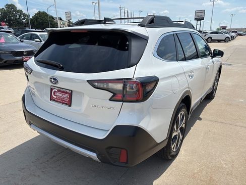 Used 2022 Subaru Outback Limited image 3