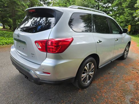 Used 2018 Nissan Pathfinder SV AWD/4WD image 6
