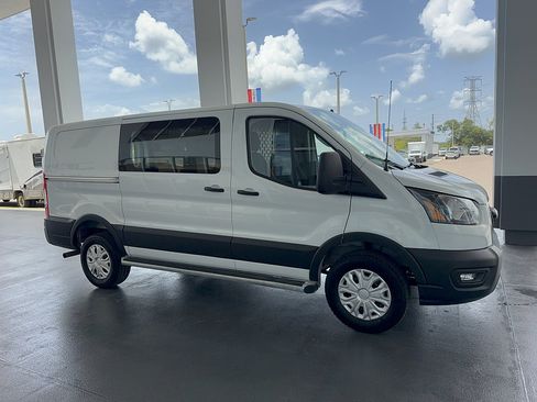 Certified 2025 Ford Transit 250 Low Roof w/ Exterior Upgrade Package RWD image 5