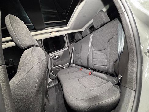 Used 2021 Jeep Renegade Latitude w/ Sun & Sound Group image 10