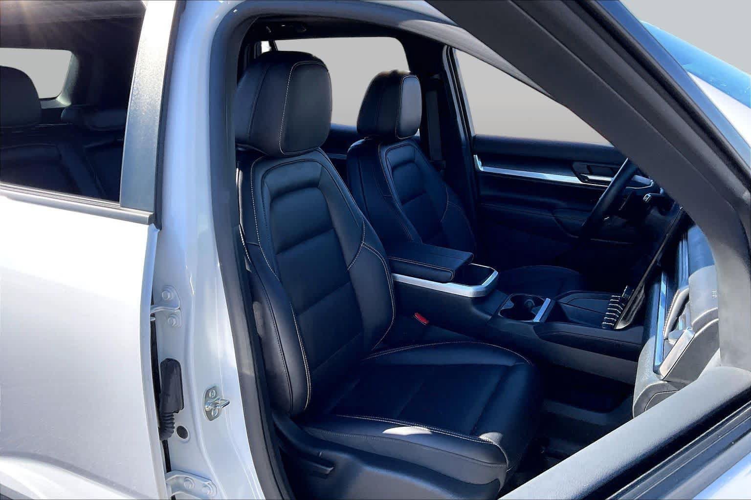Used 2026 GMC Terrain Elevation w/ Elevation Premium Package FWD image 9