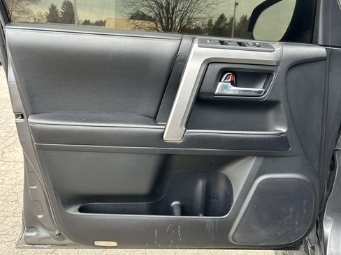 Used 2016 Toyota 4Runner SR5 Premium image 13