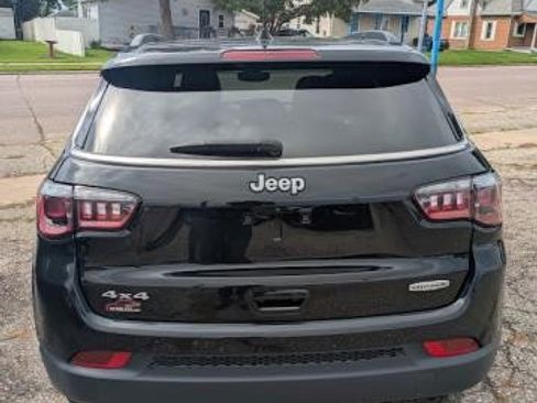 Used 2023 Jeep Compass Latitude image 4